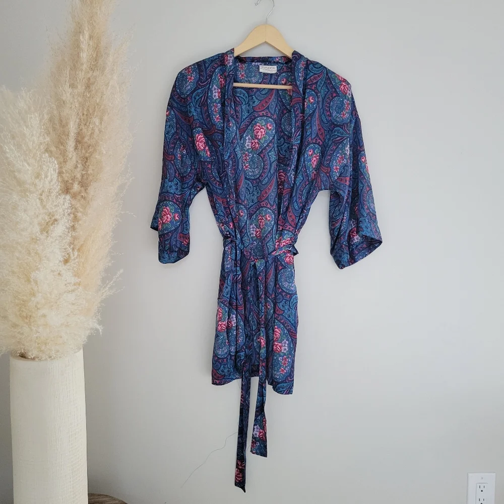 Vintage la senza paisley satin Robe. - Picture 2 of 7
